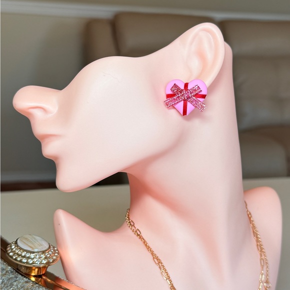 💕 Loé Pink Bow Stud Earrings - Picture 3 of 9
